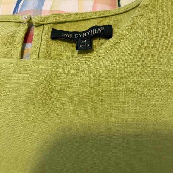 Beautiful NWT lime green blouse - Picture 2 of 3